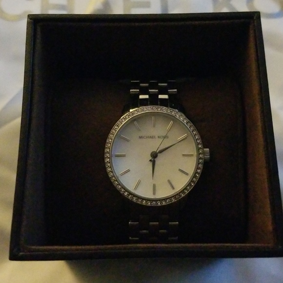 Michael Kors Silver Watch - Picture 1 of 3